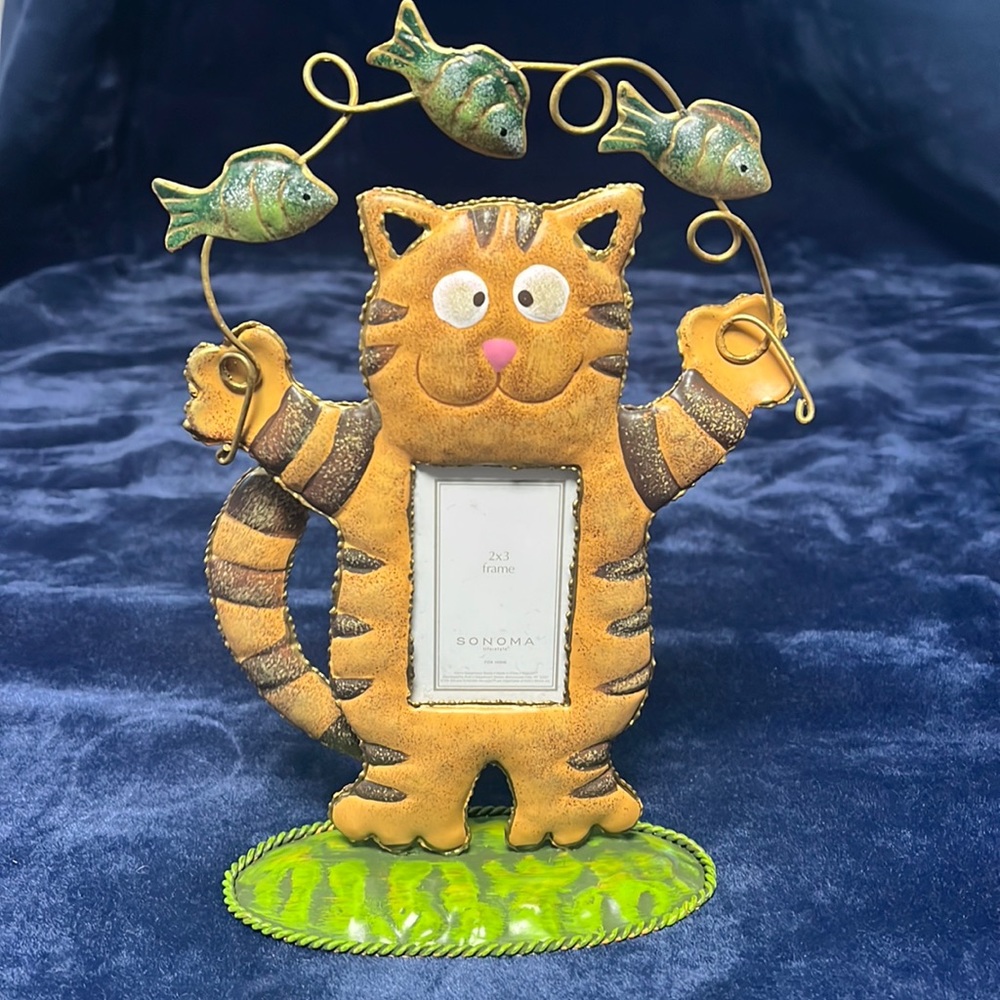 Metal Sonoma cat fish photo frame